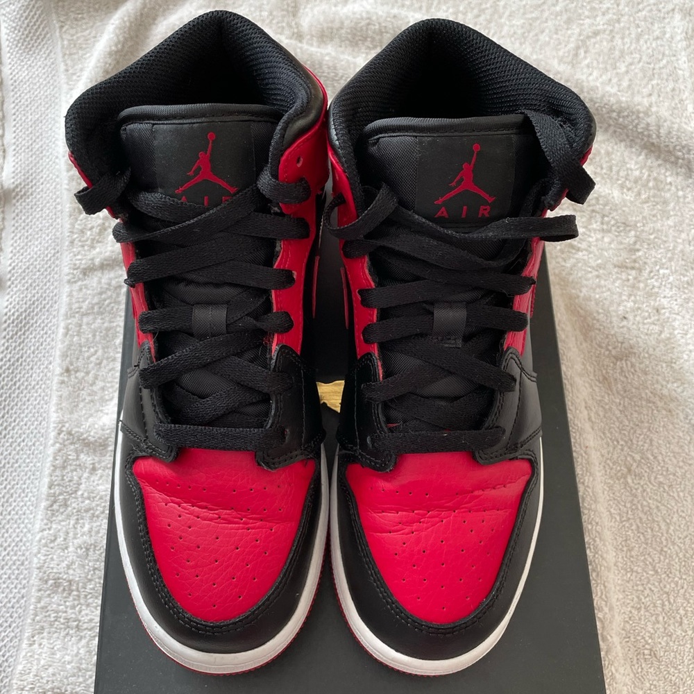Air Jordan 1 Mid “Banned” 2020 Grade School Size 5.5Y